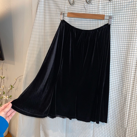 Notations Petite Medium Black Velour Flare Skirt - Picture 2 of 6